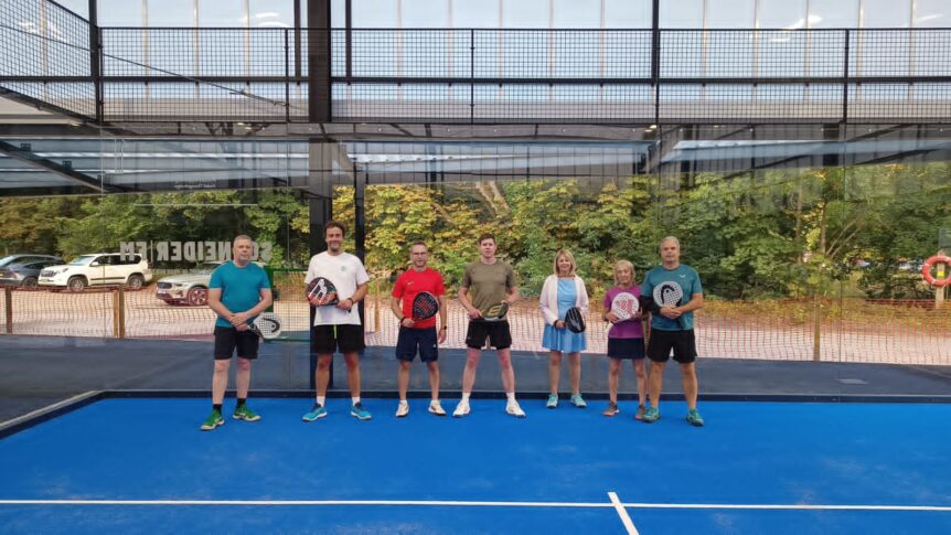 Group padel shot
